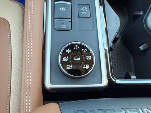 New 2026 Nissan Pathfinder Platinum AWD/4WD image 32