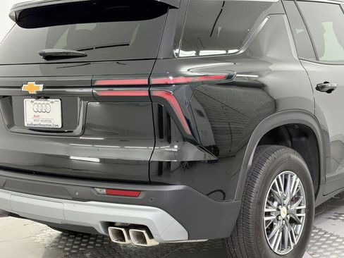 Used 2026 Chevrolet Traverse LT FWD image 12