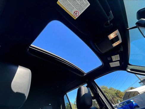 Used 2016 Lincoln Navigator Select image 17