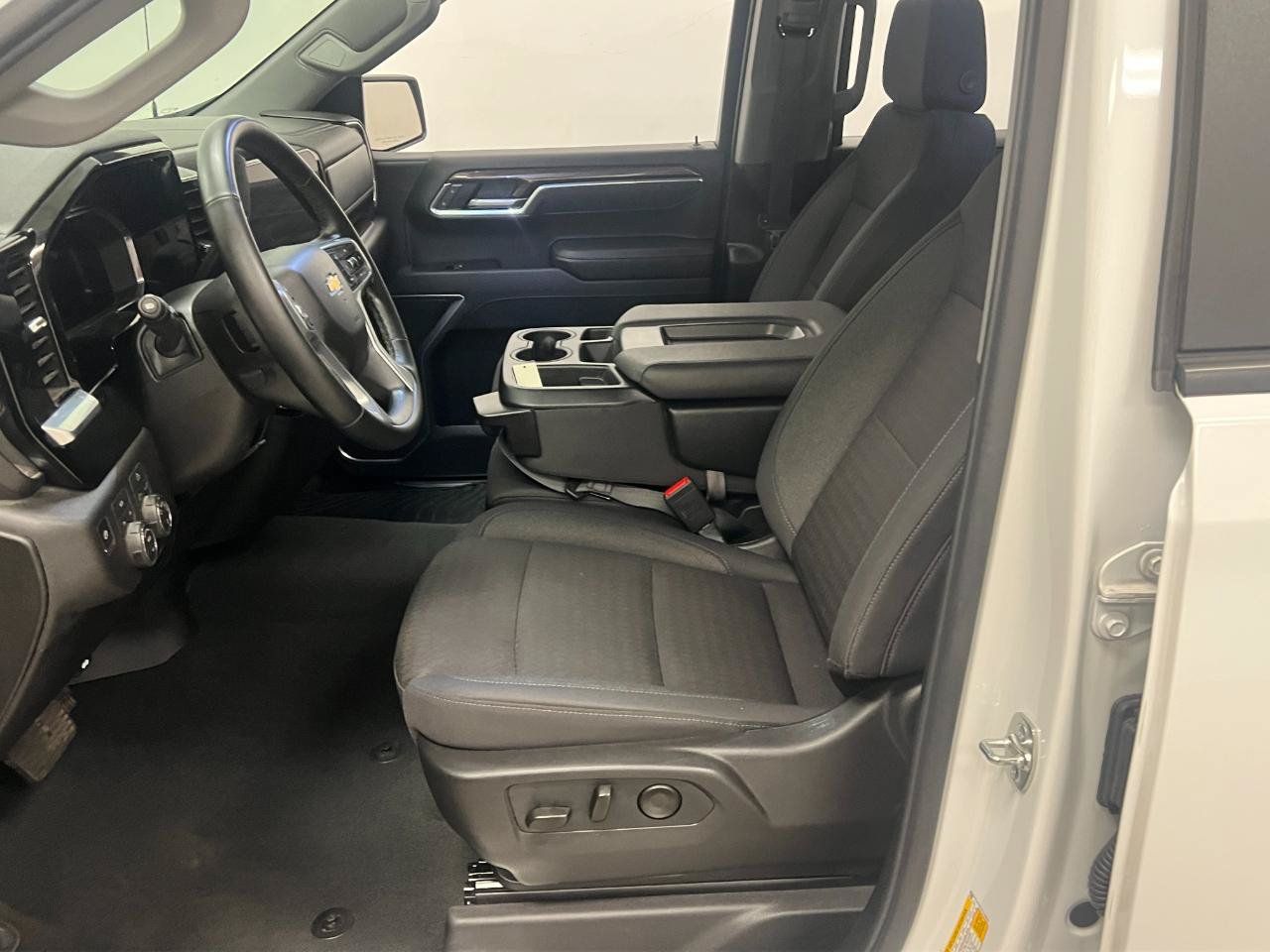 Used 2026 Chevrolet Silverado 1500 LT AWD/4WD image 26