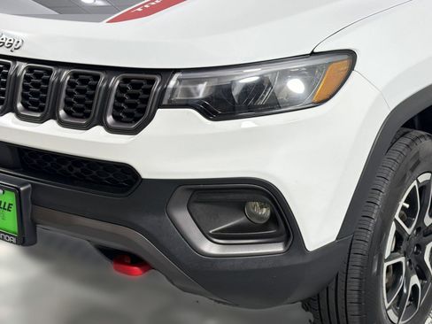 Used 2024 Jeep Compass Trailhawk AWD/4WD image 12