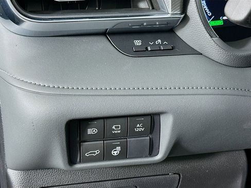 New 2026 Toyota Highlander Platinum image 10