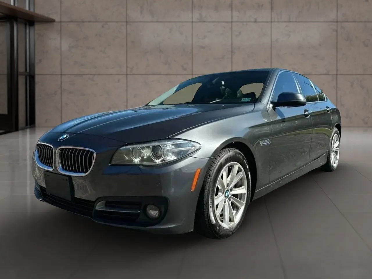 Used 2016 BMW 528i xDrive Sedan AWD/4WD image 2
