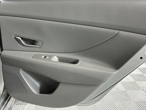 Used 2022 Hyundai Elantra SEL FWD image 32
