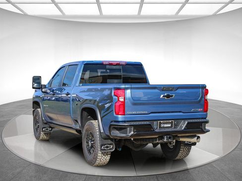 Used 2024 Chevrolet Silverado 2500 ZR2 w/ Technology Package image 2
