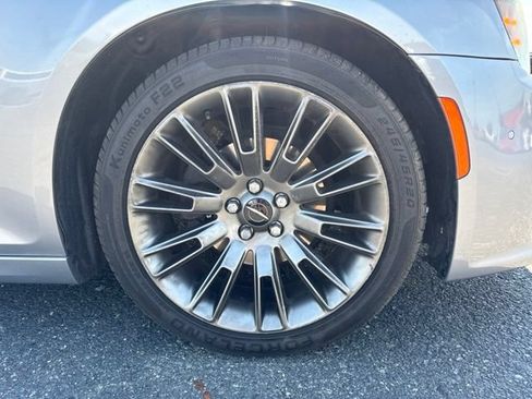 Used 2018 Chrysler 300 S w/ 300S Premium Group RWD image 2