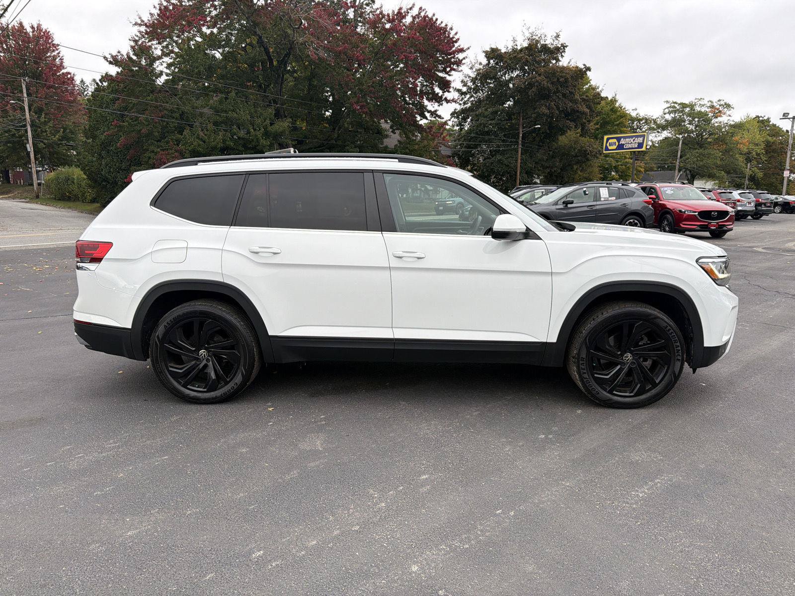 Used 2023 Volkswagen Atlas SE w/ Black Wheel Package AWD/4WD image 6