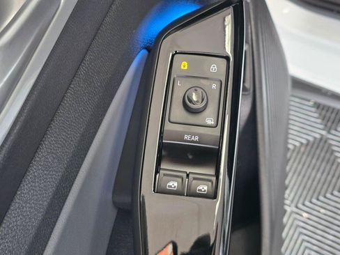Used 2023 Volkswagen ID.4 Pro S AWD/4WD image 21