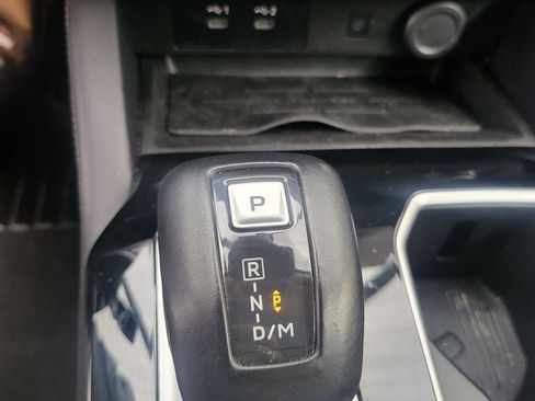 Used 2025 Mitsubishi Outlander SE image 9