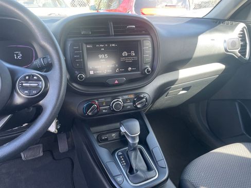 Used 2025 Kia Soul LX w/ LX Technology Package image 17