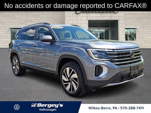Used 2025 Volkswagen Atlas SE AWD/4WD image 2