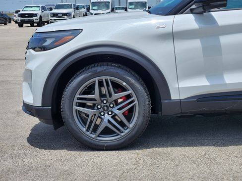 New 2026 Ford Explorer ST-Line w/ ST-Line Street Pack RWD image 7