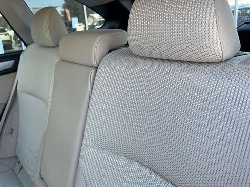 Used 2018 Subaru Outback 2.5i Premium image 9