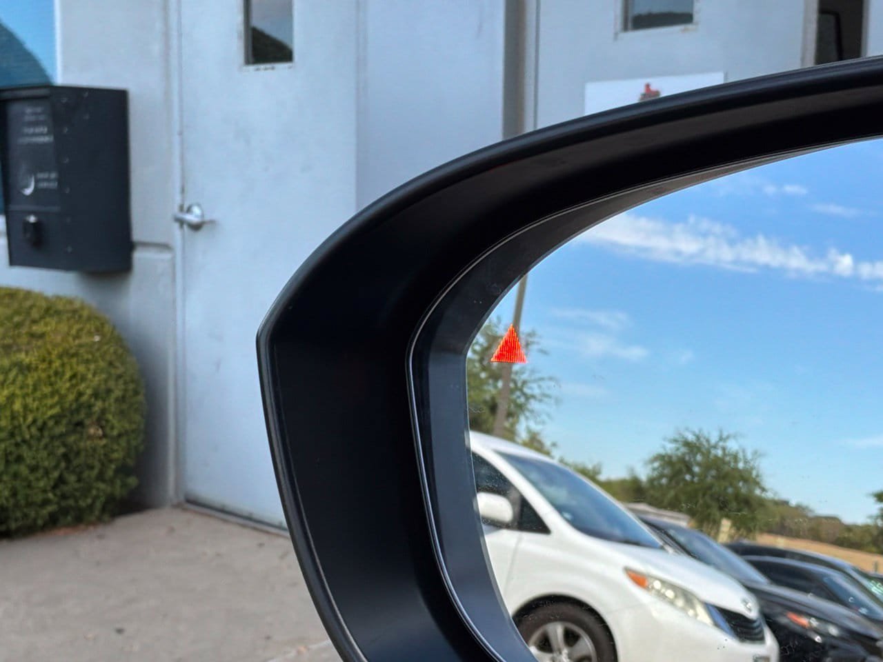 Used 2025 Nissan Rogue SV FWD image 21
