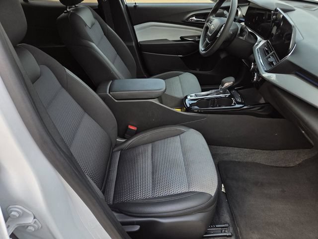 Used 2025 Chevrolet Trax LT FWD image 43