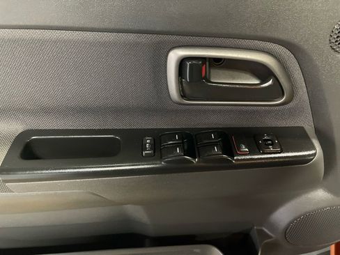 Used 2005 Chevrolet Colorado LS image 25