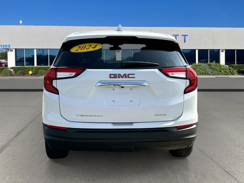 Used 2024 GMC Terrain SLE image 6