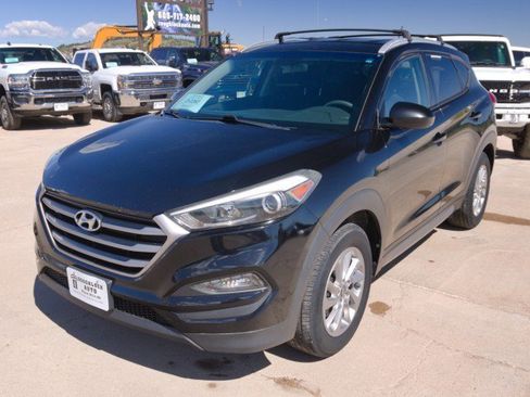 Used 2017 Hyundai Tucson SE AWD/4WD image 2