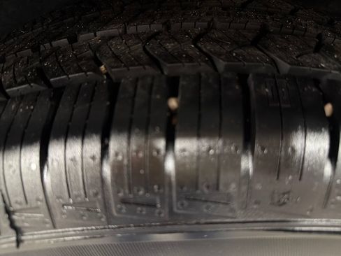Used 2021 Chrysler Pacifica Touring-L FWD image 21