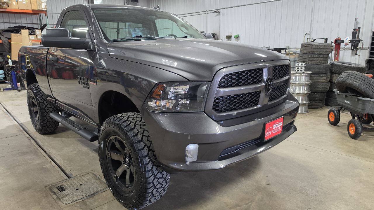Used 2022 RAM 1500 Express w/ Express Value Package AWD/4WD image 1