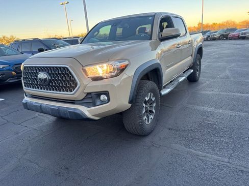 Used 2019 Toyota Tacoma TRD Off-Road image 3