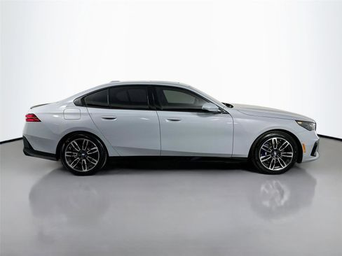 New 2026 BMW 530i xDrive w/ M Sport Package AWD/4WD image 4