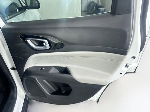 Used 2025 Jeep Compass Limited image 28