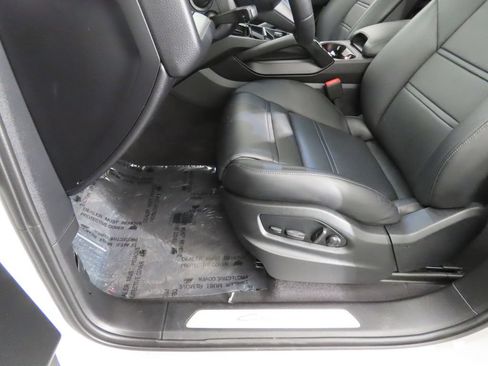Certified 2025 Porsche Cayenne E-Hybrid Coupe AWD/4WD image 41