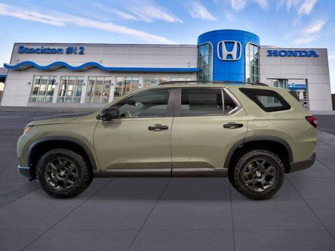 Used 2026 Honda Pilot TrailSport image 2