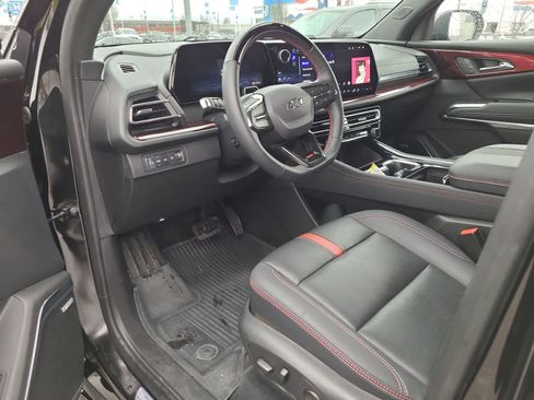 Used 2025 Chevrolet Traverse RS w/ LPO, Floor Liner Package AWD/4WD image 10