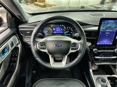 Used 2022 Ford Explorer Limited w/ Limited Technology Package image 21