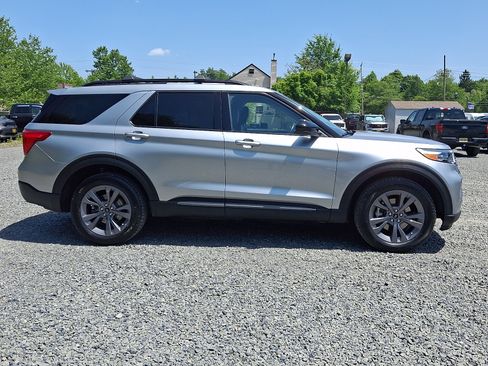 Certified 2023 Ford Explorer XLT w/ Equipment Group 202A AWD/4WD image 8