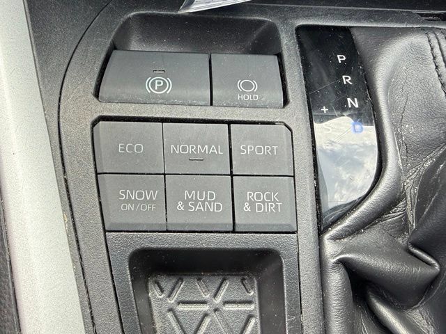 Used 2024 Toyota RAV4 XLE AWD/4WD image 22
