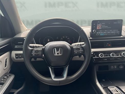 Used 2025 Honda Pilot EX-L image 10