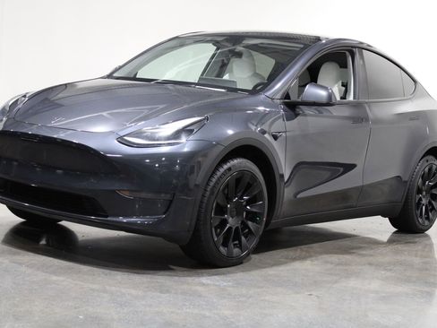 Used 2024 Tesla Model Y 2WD image 5