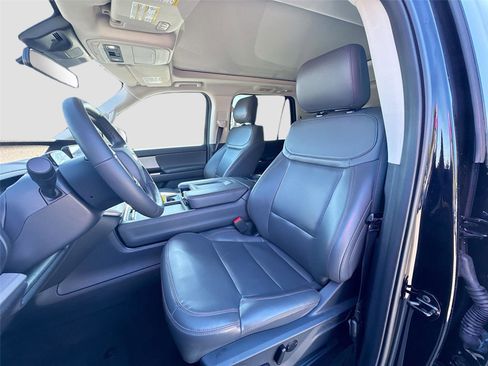 Used 2025 Ford Expedition Active image 9