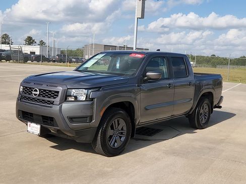 Certified 2025 Nissan Frontier SV image 3