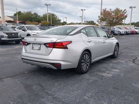Used 2024 Nissan Altima 2.5 SV FWD image 6