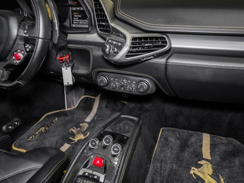 Used 2011 Ferrari 458 Italia Coupe RWD image 28