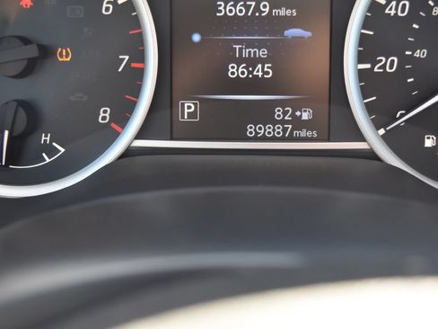 Used 2018 Nissan Sentra SV w/ Premium Package (P01) FWD image 17