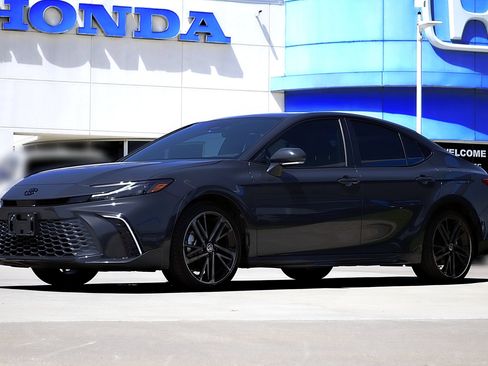 Used 2025 Toyota Camry XSE FWD image 1