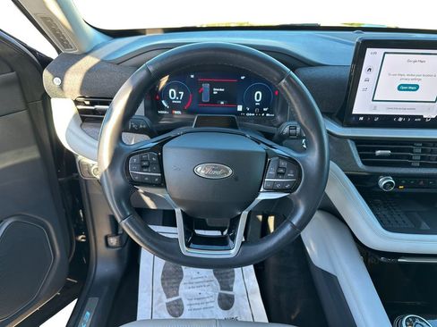 Certified 2025 Ford Explorer Platinum w/ Ultimate Package image 12
