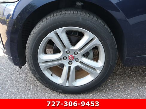 Used 2018 Jaguar F-PACE R-Sport image 13