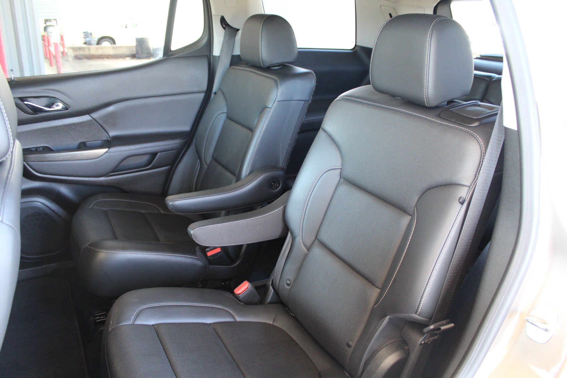 Used 2023 GMC Acadia SLT FWD image 26