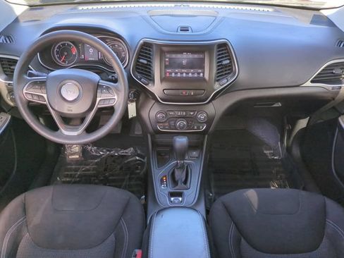 Used 2021 Jeep Cherokee Latitude FWD image 16