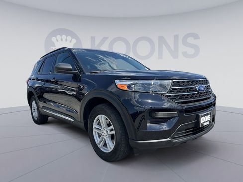 Used 2023 Ford Explorer XLT AWD/4WD image 18