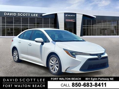 Used 2023 Toyota Corolla LE w/ LE Convenience Package FWD image 1