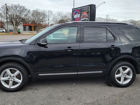 Used 2018 Ford Explorer XLT w/ Equipment Group 201A image 2