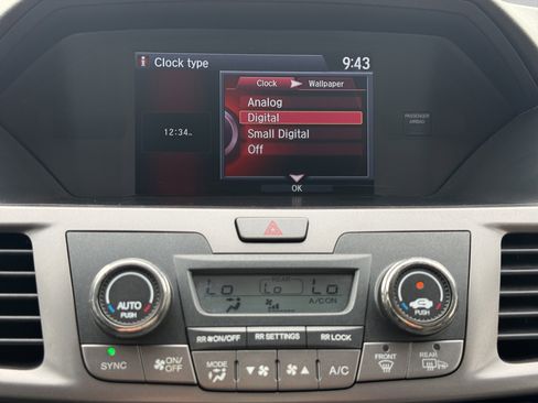 Used 2016 Honda Odyssey SE image 16