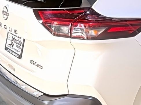 Used 2023 Nissan Rogue SV image 14